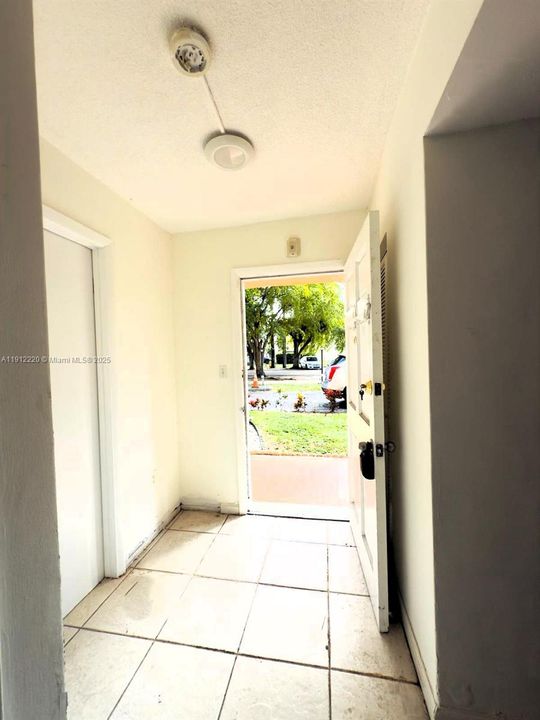 На продажу: $149,000 (1 спален, 1 ванн, 898 Квадратных фут)