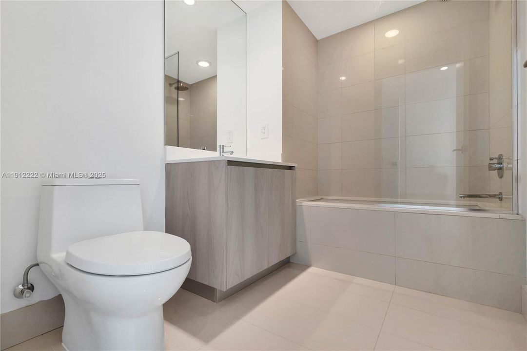 Active With Contract: $7,950 (3 beds, 3 baths, 1526 Square Feet)