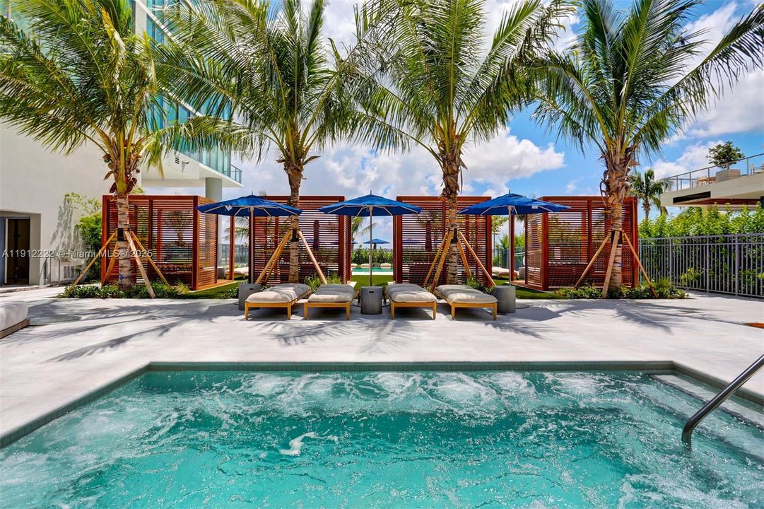 Active With Contract: $7,950 (3 beds, 3 baths, 1526 Square Feet)