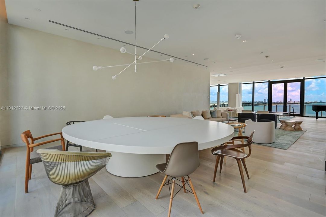 Active With Contract: $7,950 (3 beds, 3 baths, 1526 Square Feet)