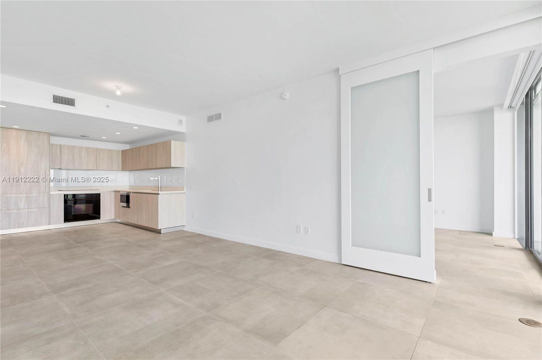 Active With Contract: $7,950 (3 beds, 3 baths, 1526 Square Feet)