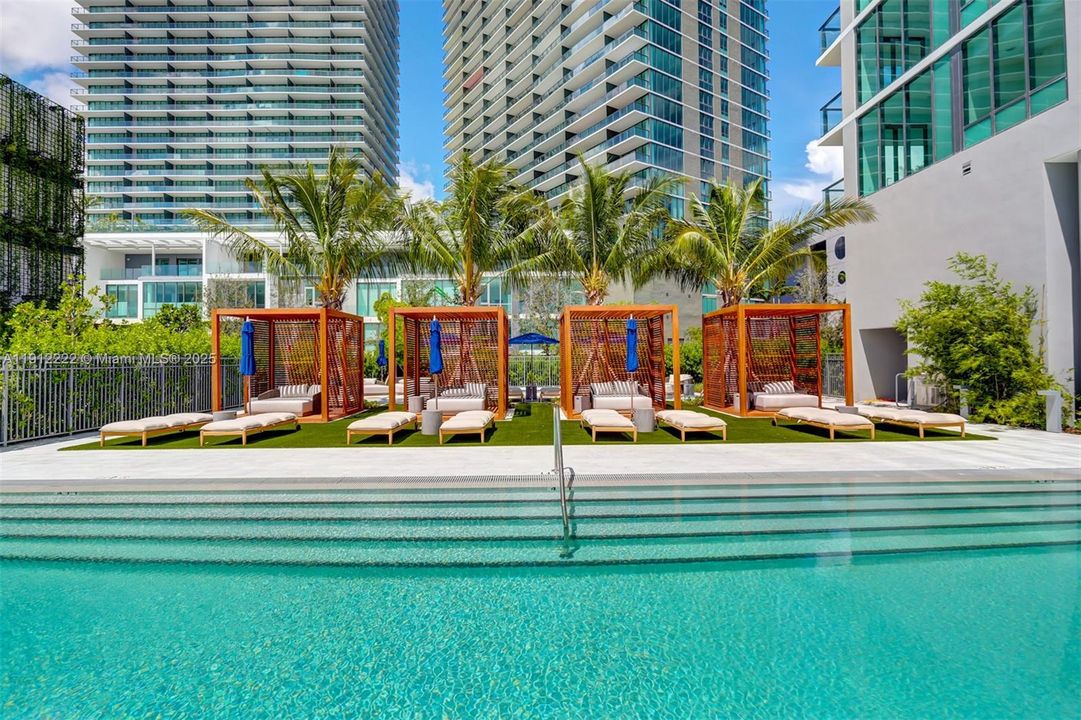 Active With Contract: $7,950 (3 beds, 3 baths, 1526 Square Feet)