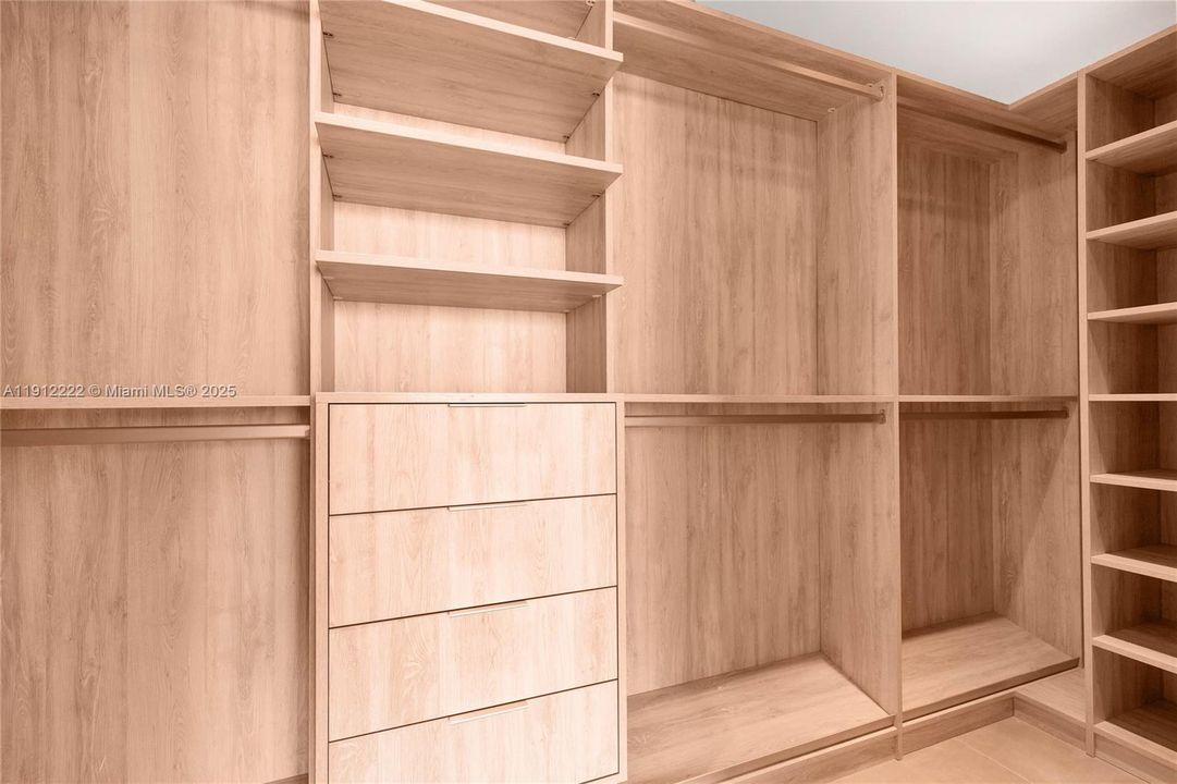 Active With Contract: $7,950 (3 beds, 3 baths, 1526 Square Feet)