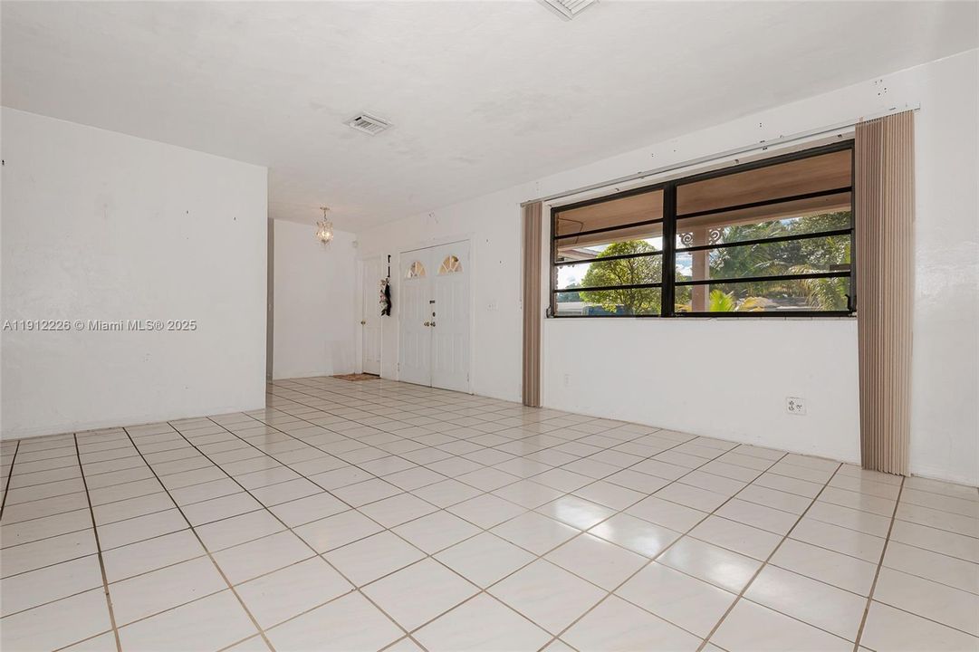 En Venta: $639,000 (4 camas, 3 baños, 2122 Pies cuadrados)