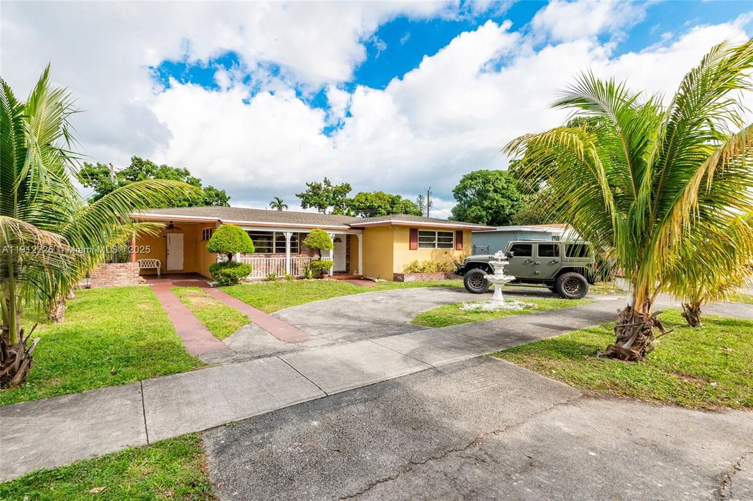 En Venta: $639,000 (4 camas, 3 baños, 2122 Pies cuadrados)