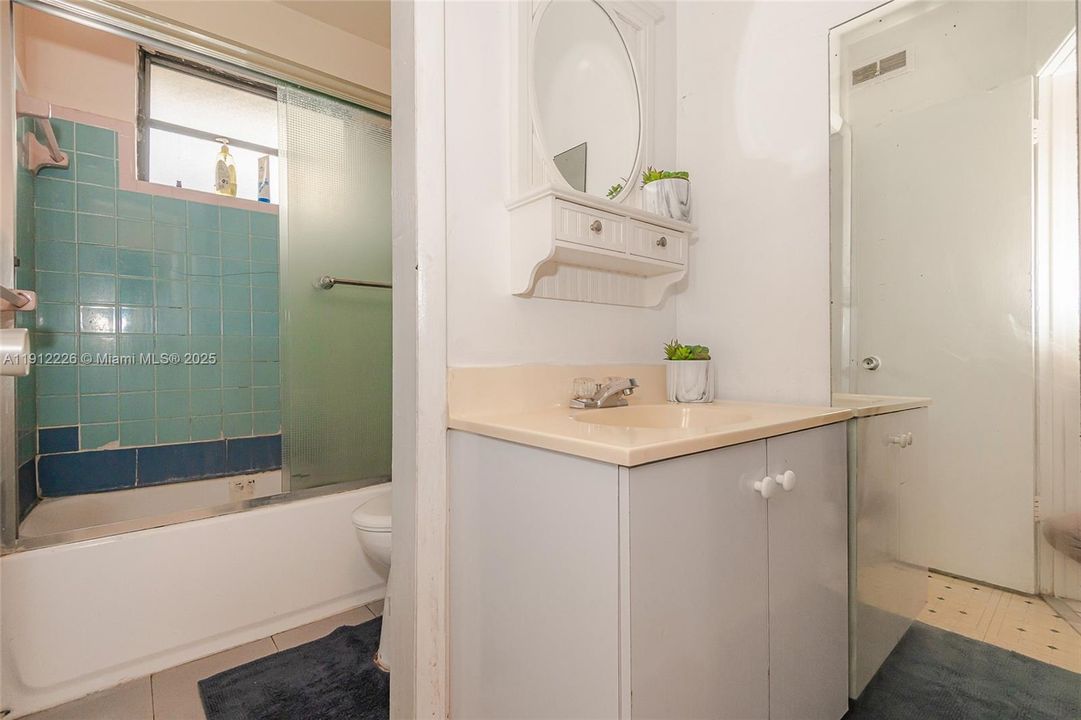 En Venta: $639,000 (4 camas, 3 baños, 2122 Pies cuadrados)