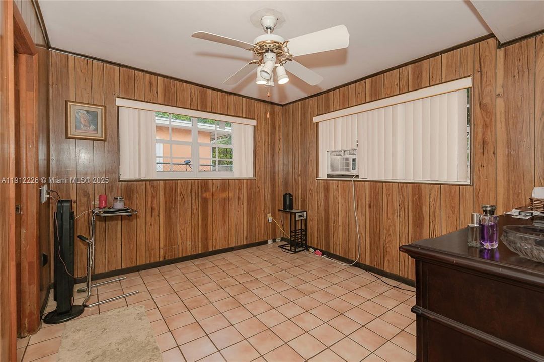 En Venta: $639,000 (4 camas, 3 baños, 2122 Pies cuadrados)