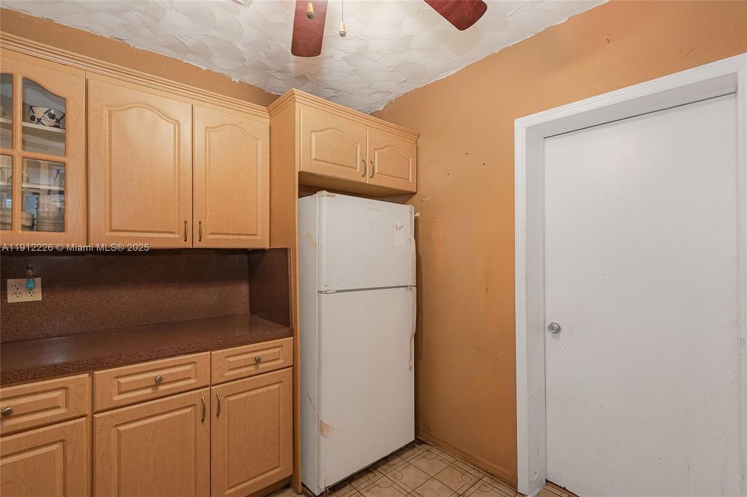 En Venta: $639,000 (4 camas, 3 baños, 2122 Pies cuadrados)