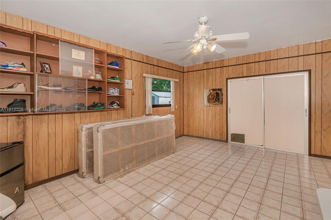 En Venta: $639,000 (4 camas, 3 baños, 2122 Pies cuadrados)