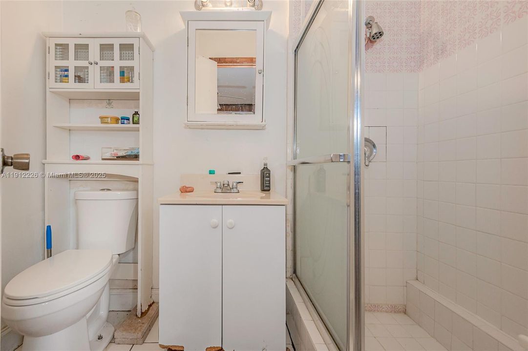 En Venta: $639,000 (4 camas, 3 baños, 2122 Pies cuadrados)