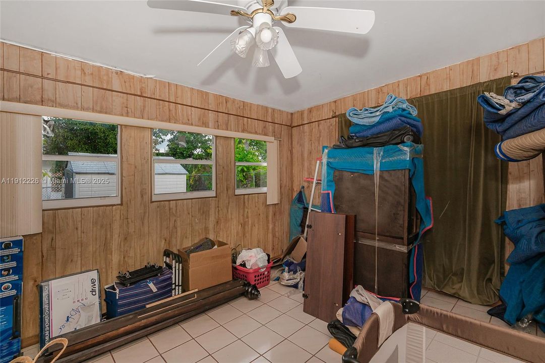 En Venta: $639,000 (4 camas, 3 baños, 2122 Pies cuadrados)