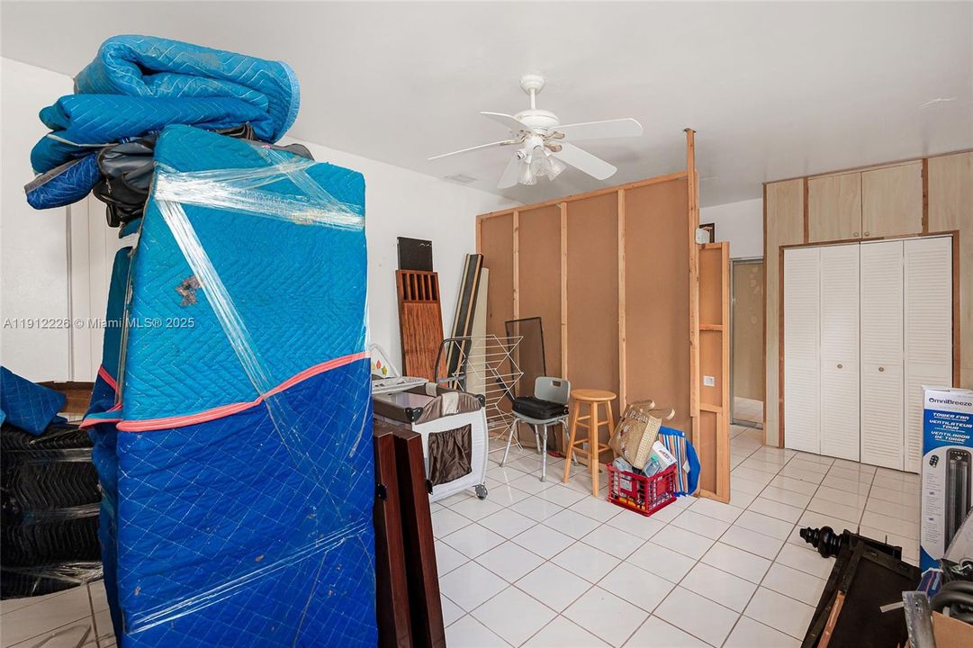 En Venta: $639,000 (4 camas, 3 baños, 2122 Pies cuadrados)