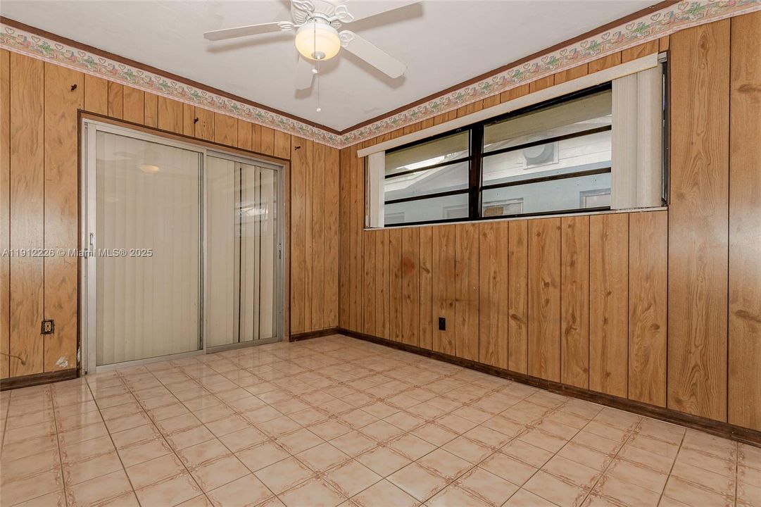 En Venta: $639,000 (4 camas, 3 baños, 2122 Pies cuadrados)