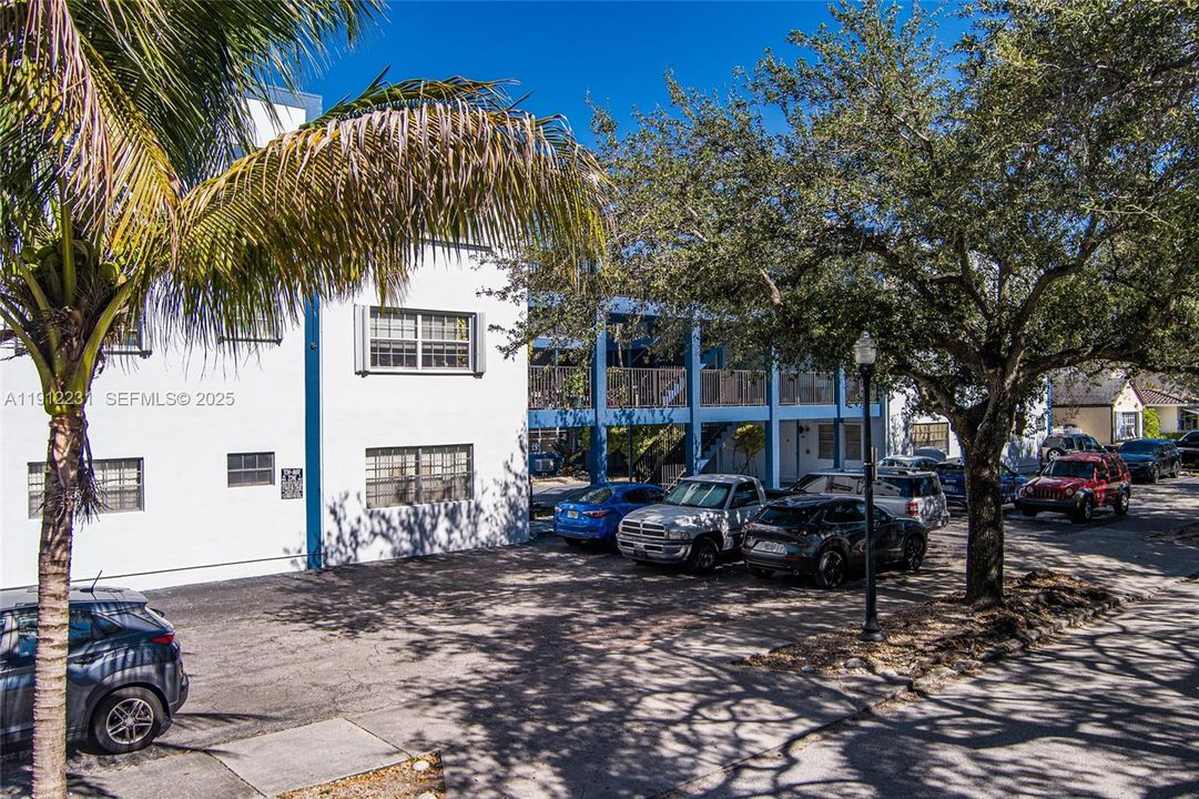 На продажу: $225,000 (2 спален, 1 ванн, 1100 Квадратных фут)