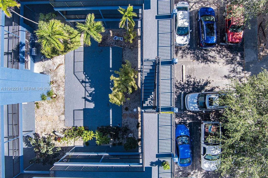 На продажу: $225,000 (2 спален, 1 ванн, 1100 Квадратных фут)