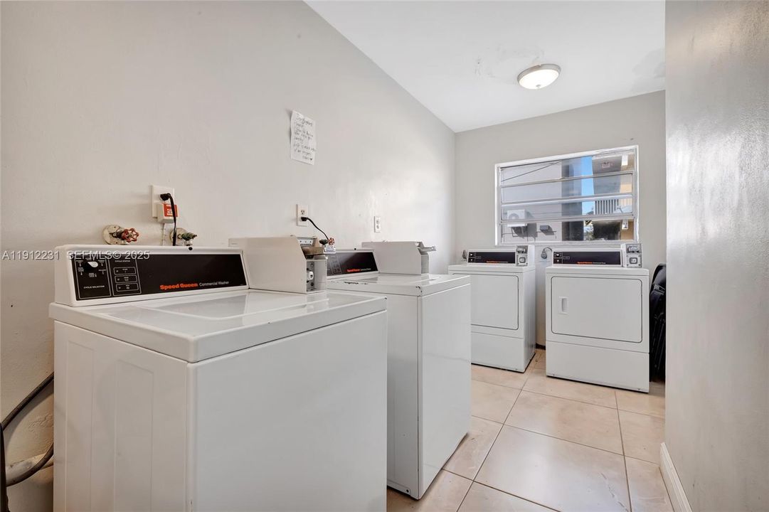 На продажу: $225,000 (2 спален, 1 ванн, 1100 Квадратных фут)