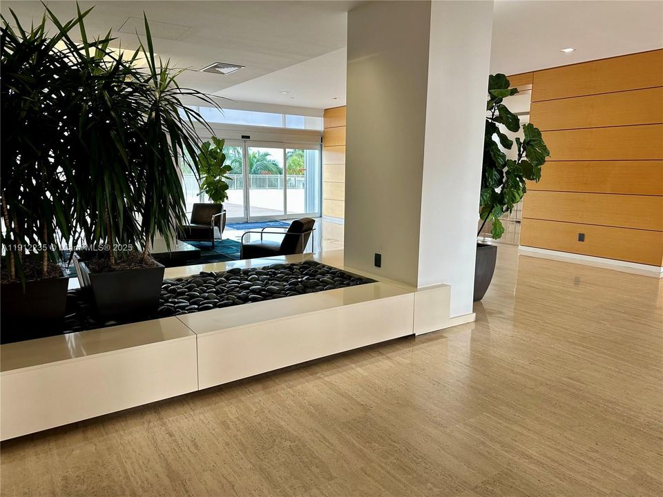 Active With Contract: $5,900 (2 beds, 2 baths, 930 Square Feet)