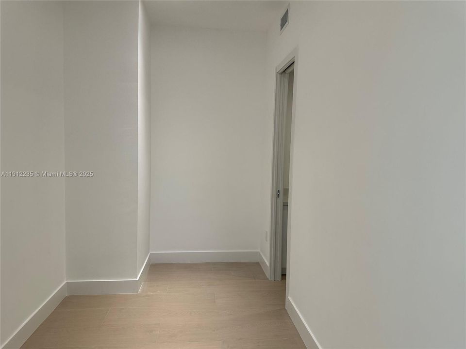 Active With Contract: $5,900 (2 beds, 2 baths, 930 Square Feet)