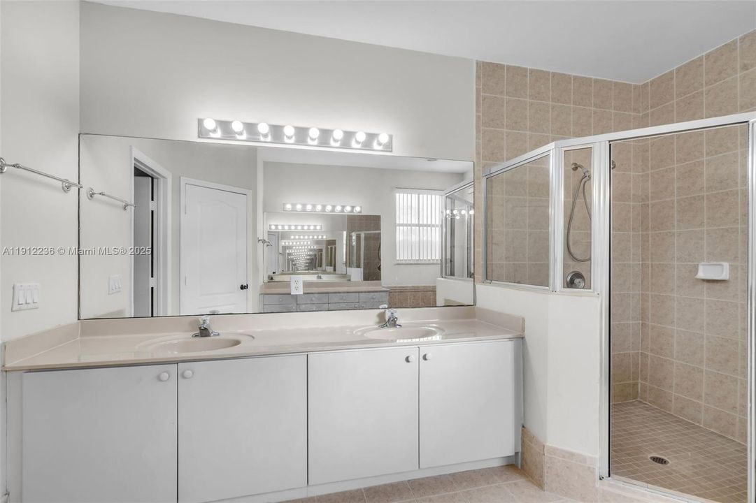 В аренду: $4,200 (4 спален, 4 ванн, 0 Квадратных фут)