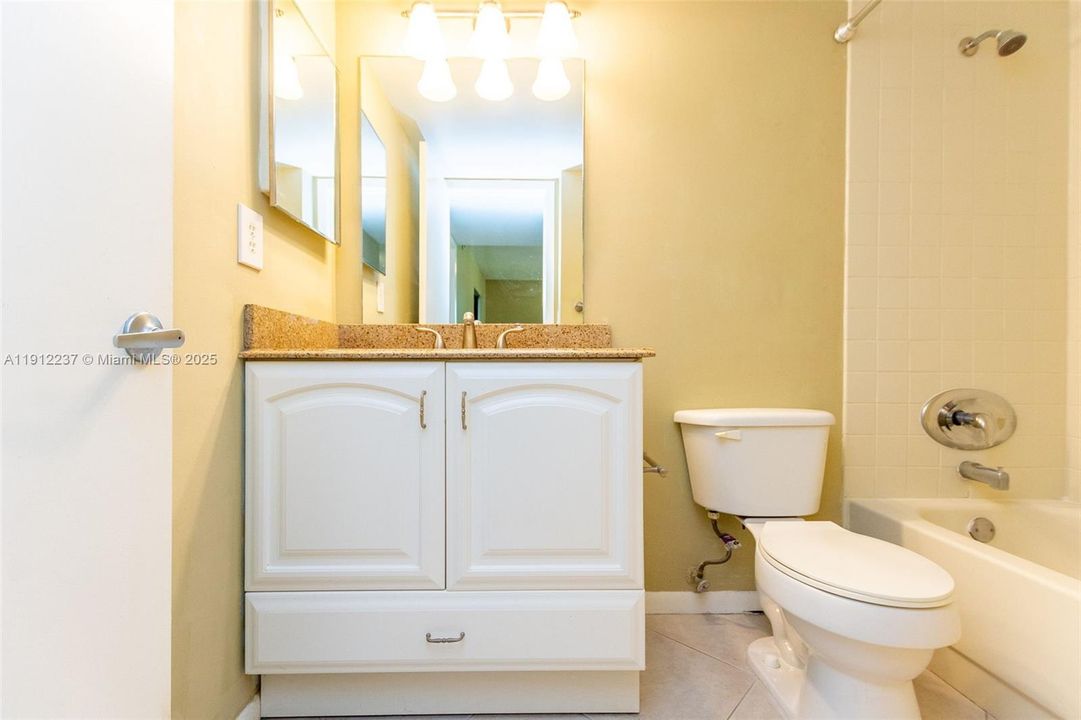 На продажу: $249,000 (2 спален, 2 ванн, 1106 Квадратных фут)