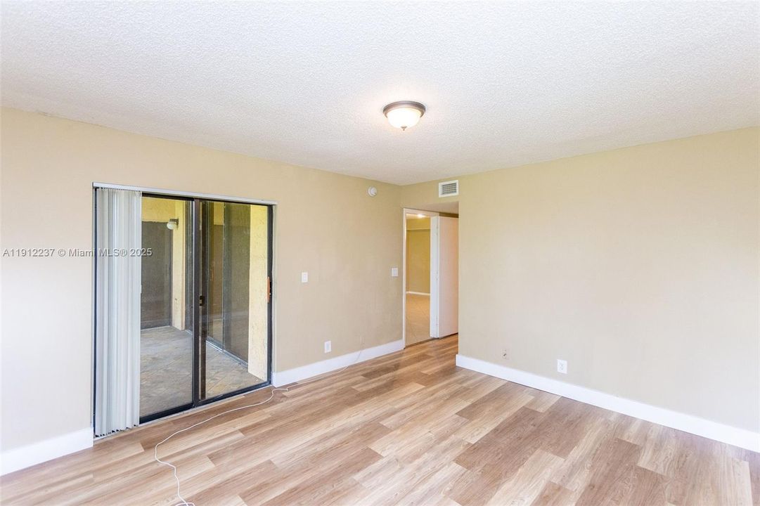 На продажу: $249,000 (2 спален, 2 ванн, 1106 Квадратных фут)