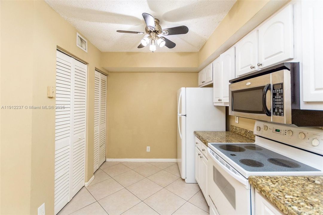 На продажу: $249,000 (2 спален, 2 ванн, 1106 Квадратных фут)