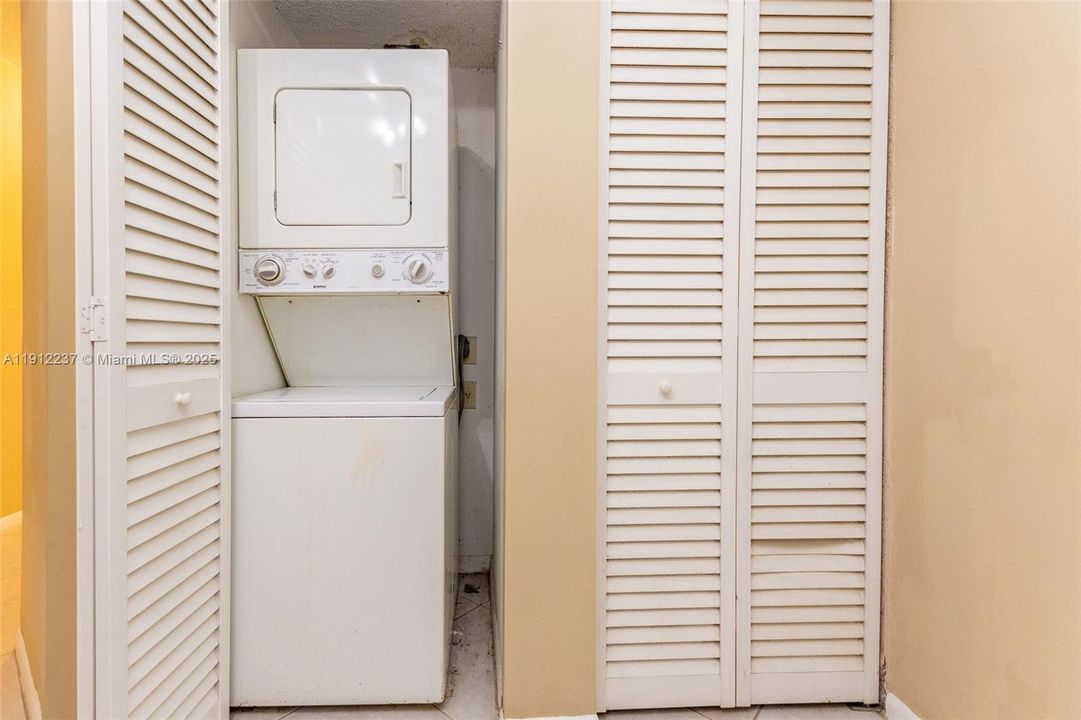 На продажу: $249,000 (2 спален, 2 ванн, 1106 Квадратных фут)