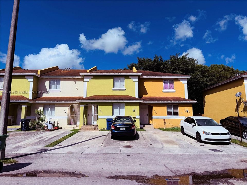 В аренду: $2,500 (3 спален, 2 ванн, 1253 Квадратных фут)