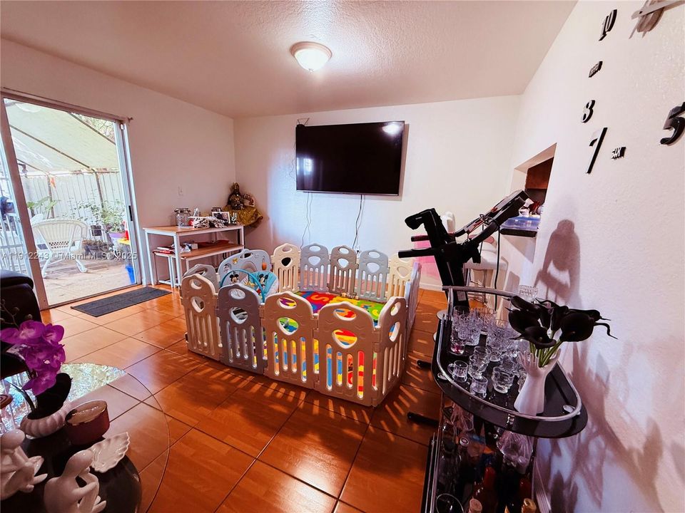 В аренду: $2,500 (3 спален, 2 ванн, 1253 Квадратных фут)