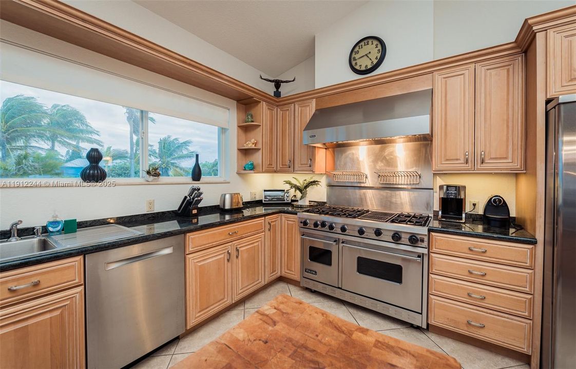Kitchen/w Stainless Steal Appliances