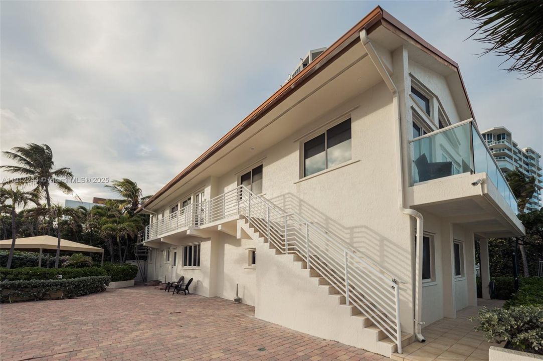 出租: $20,000 (5 贝兹, 4 浴室, 3176 平方英尺)