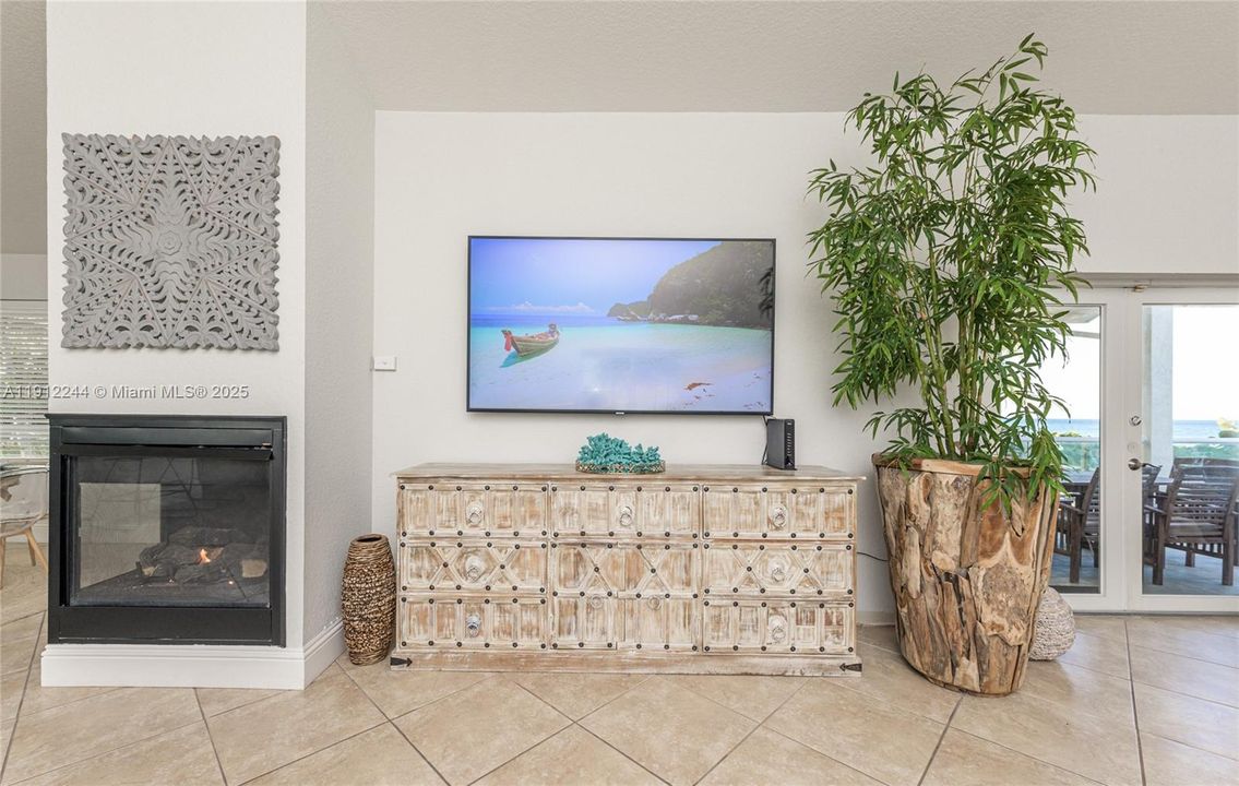 出租: $20,000 (5 贝兹, 4 浴室, 3176 平方英尺)