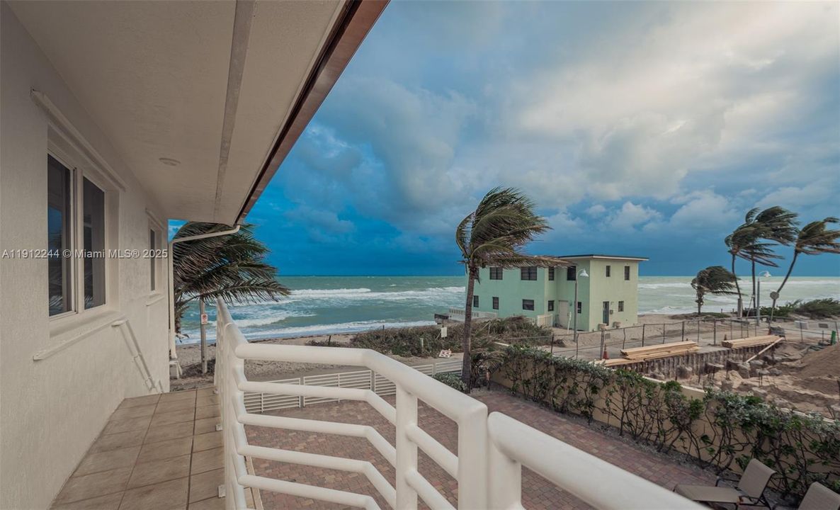 出租: $20,000 (5 贝兹, 4 浴室, 3176 平方英尺)