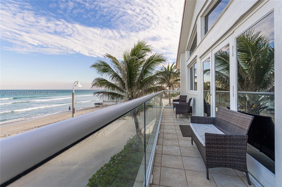 Wraparound Open Terrace