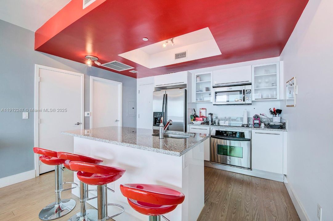 For Sale: $599,000 (1 beds, 1 baths, 833 Square Feet)