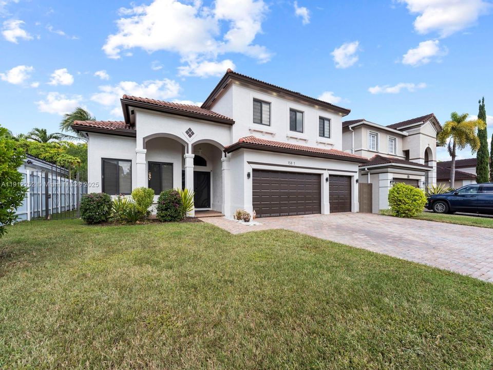 For Sale: $829,800 (4 beds, 3 baths, 2795 Square Feet)