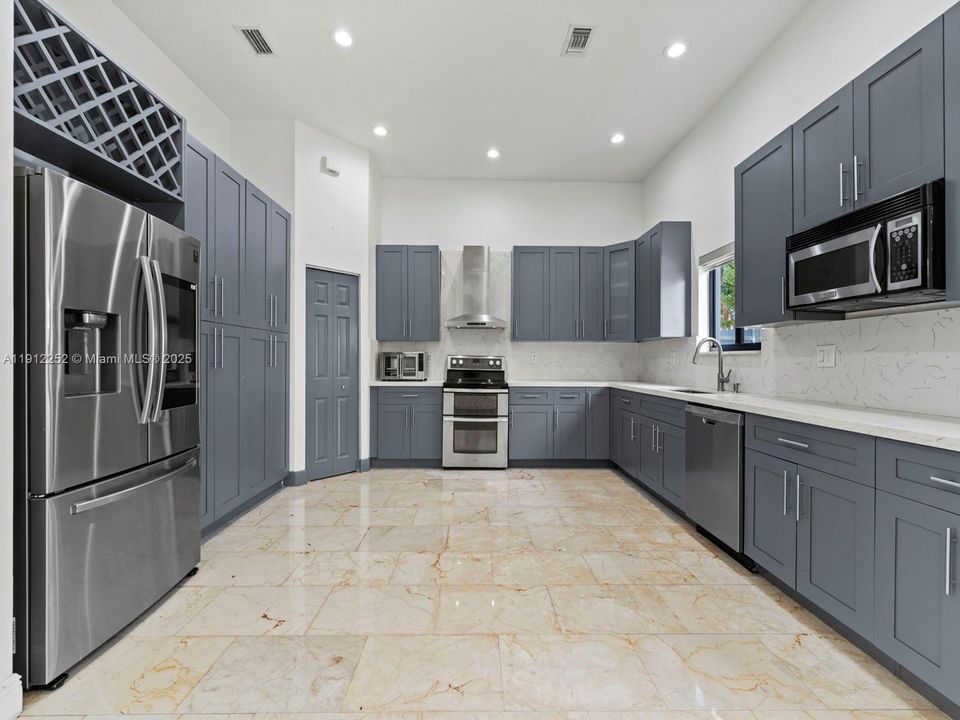 For Sale: $829,800 (4 beds, 3 baths, 2795 Square Feet)