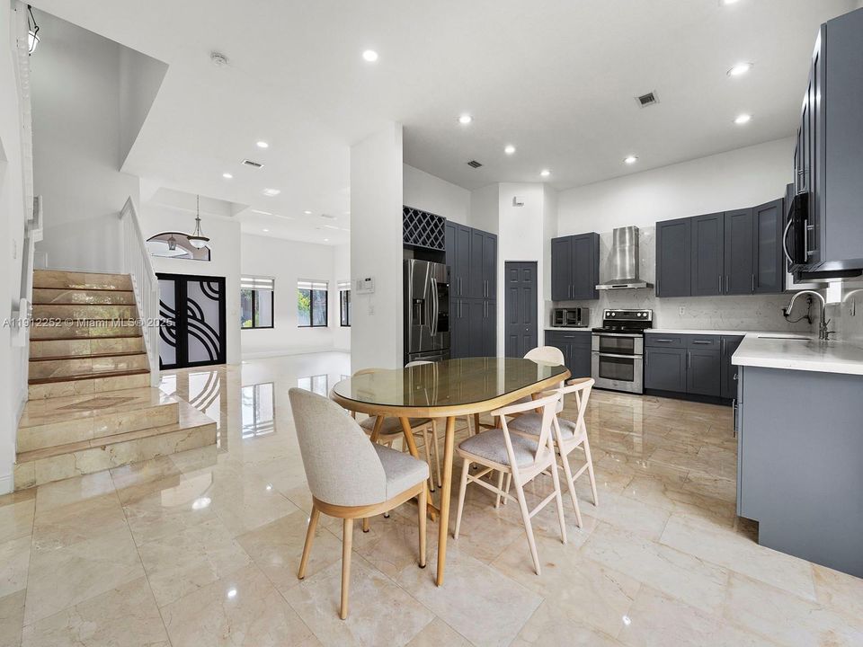 For Sale: $829,800 (4 beds, 3 baths, 2795 Square Feet)