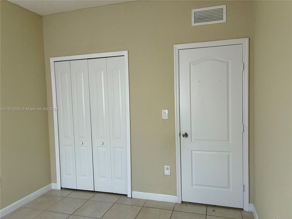 En Renta: $1,975 (2 camas, 2 baños, 930 Pies cuadrados)