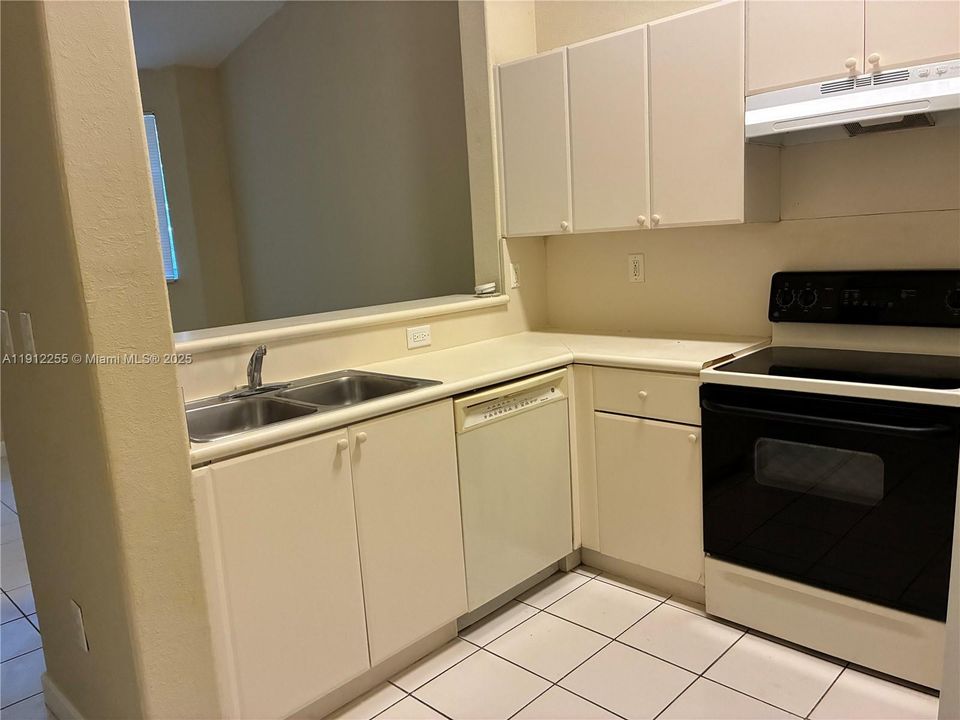 En Renta: $1,975 (2 camas, 2 baños, 930 Pies cuadrados)