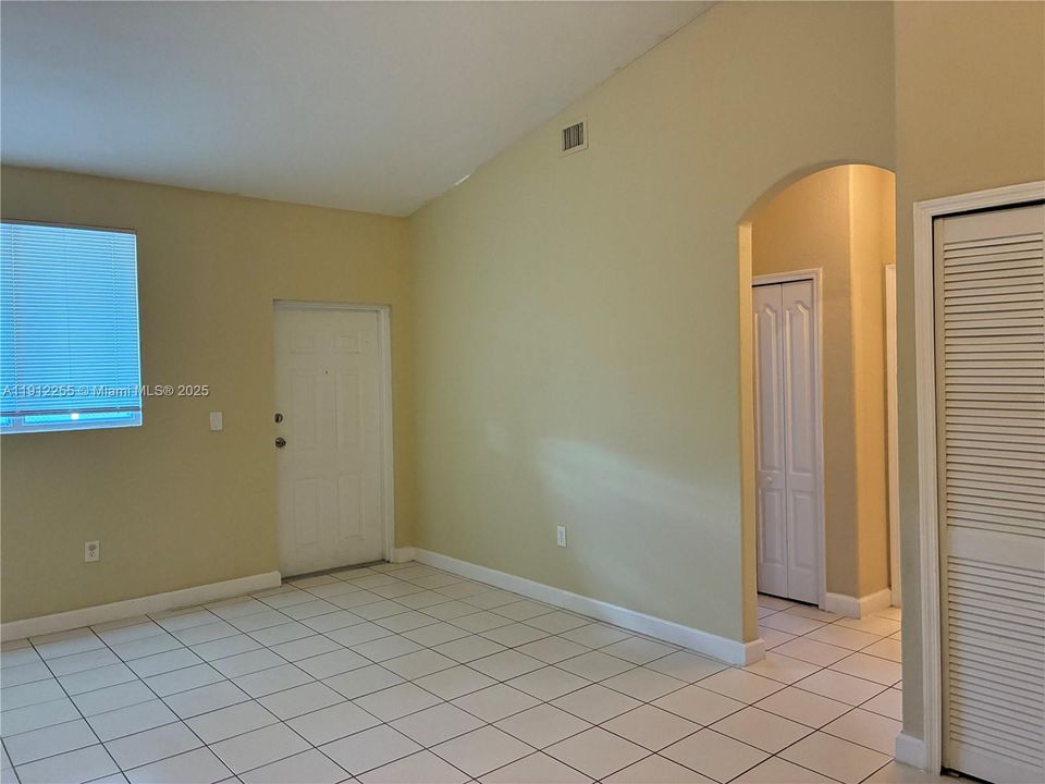 En Renta: $1,975 (2 camas, 2 baños, 930 Pies cuadrados)