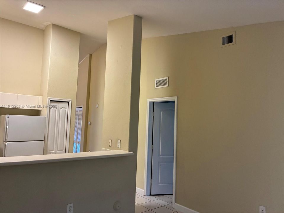 En Renta: $1,975 (2 camas, 2 baños, 930 Pies cuadrados)