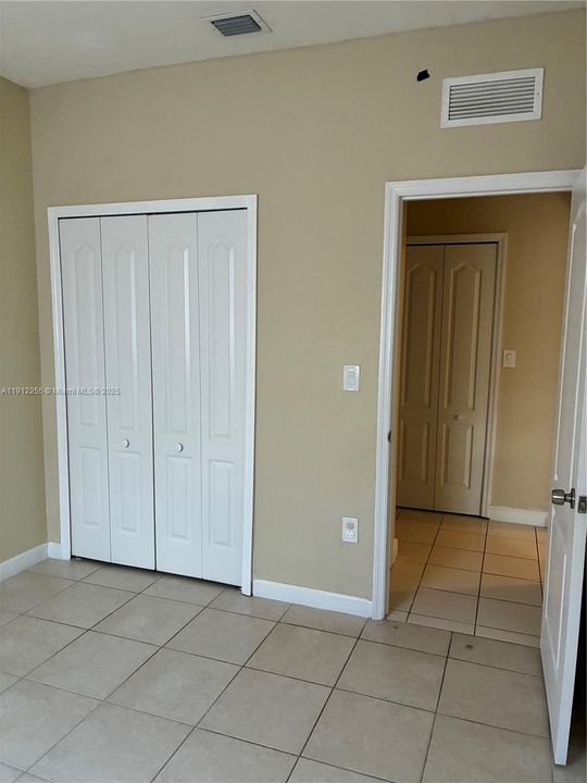 En Renta: $1,975 (2 camas, 2 baños, 930 Pies cuadrados)