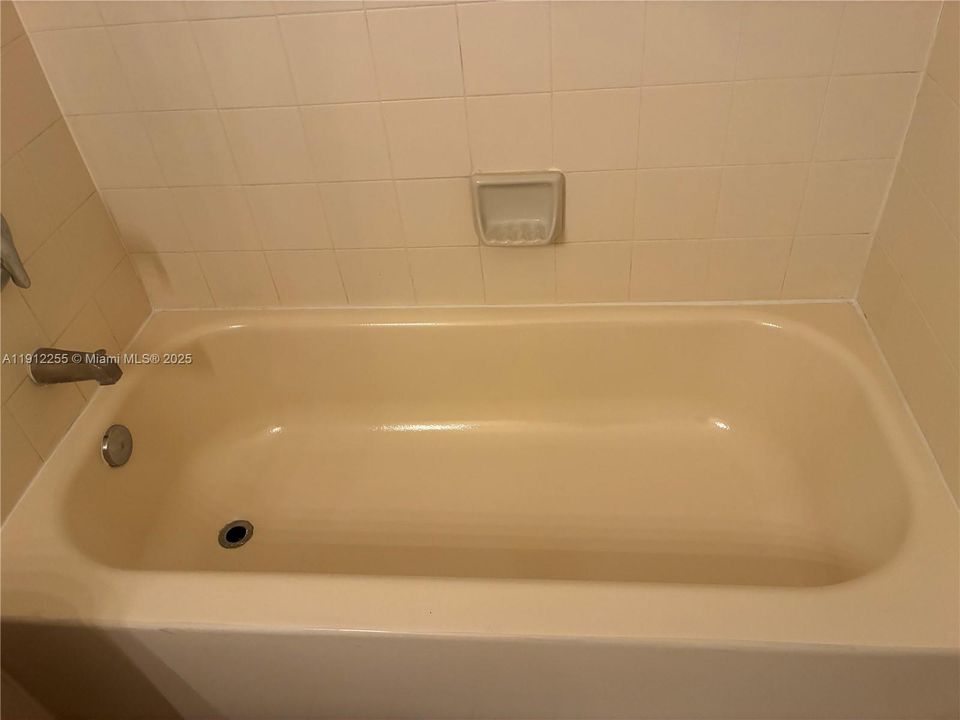 En Renta: $1,975 (2 camas, 2 baños, 930 Pies cuadrados)