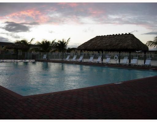 En Renta: $1,975 (2 camas, 2 baños, 930 Pies cuadrados)