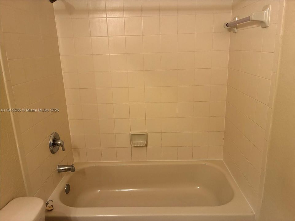 En Renta: $1,975 (2 camas, 2 baños, 930 Pies cuadrados)