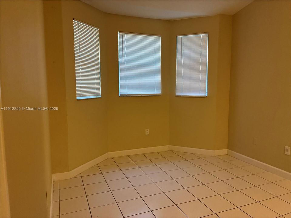 En Renta: $1,975 (2 camas, 2 baños, 930 Pies cuadrados)