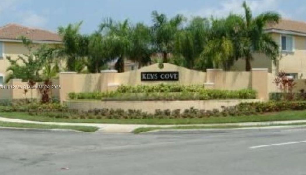 En Renta: $1,975 (2 camas, 2 baños, 930 Pies cuadrados)