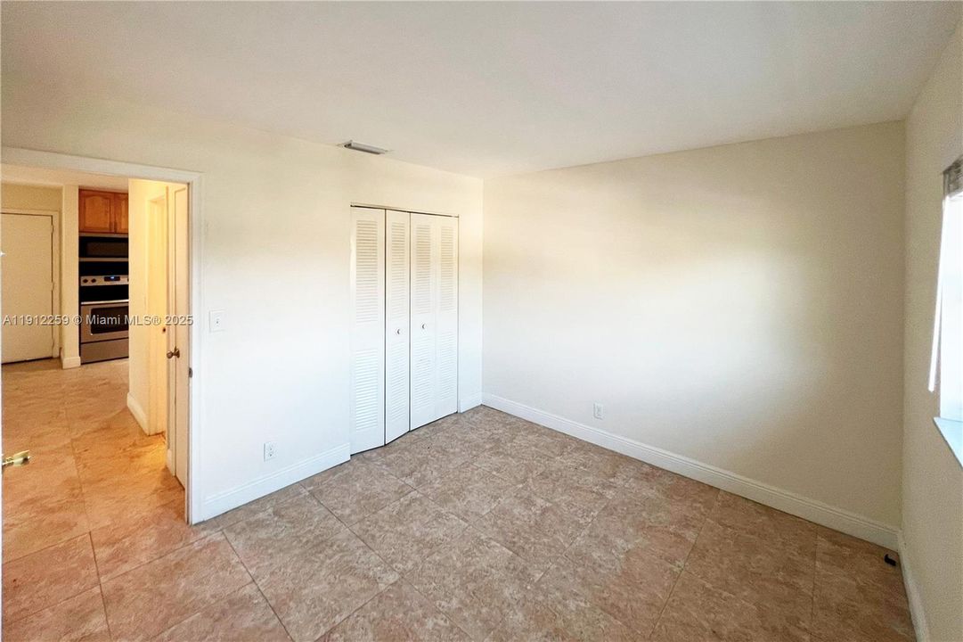 Active With Contract: $184,990 (2 beds, 1 baths, 609 Square Feet)