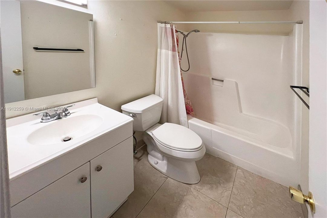 Active With Contract: $184,990 (2 beds, 1 baths, 609 Square Feet)